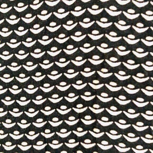 Splendid Long Sleeve Top Blouse M Tabbed Printed Pattern Rounded Hem - Picture 4 of 9